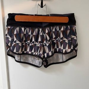 lululemon Hotty Hot Shorts, 2.5in, low rise, size 4